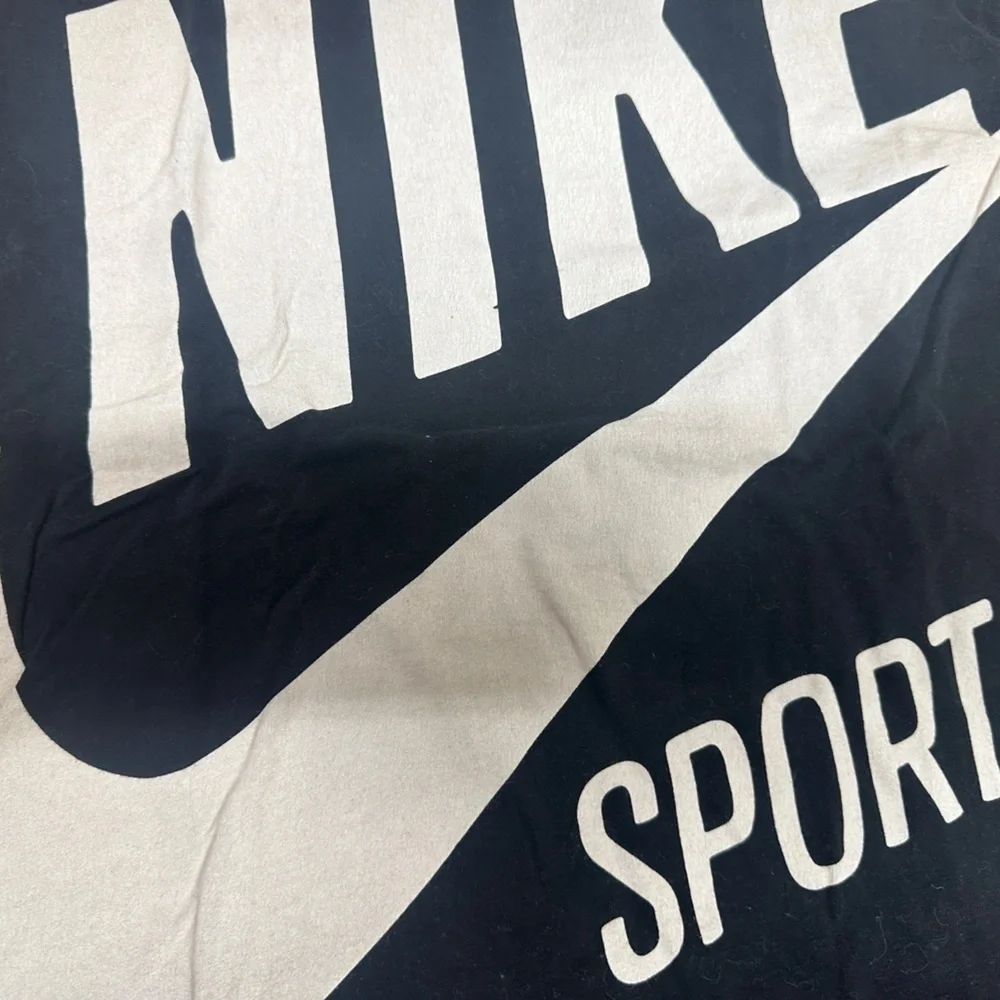 Nike Logo Tshirt - Picture 5 of 6